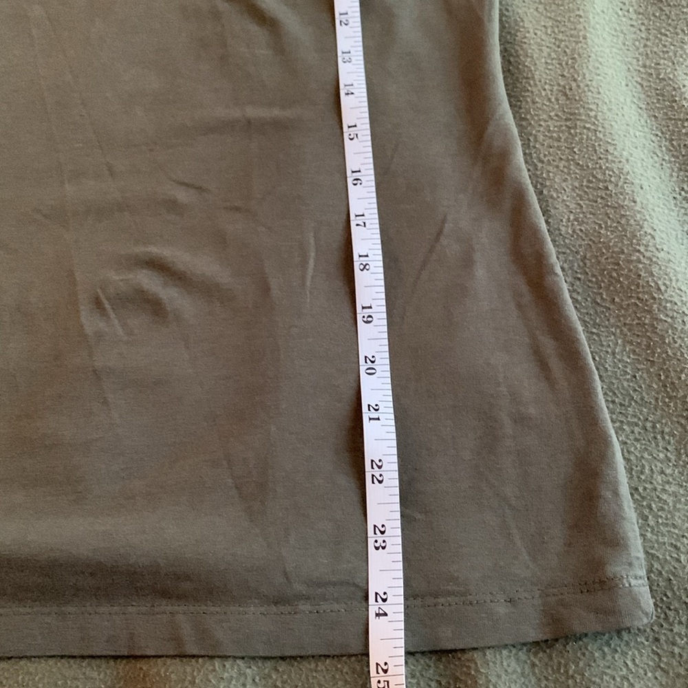 a.n.a army green tank top. Adjustable straps. Size Large - Picture 9 of 9